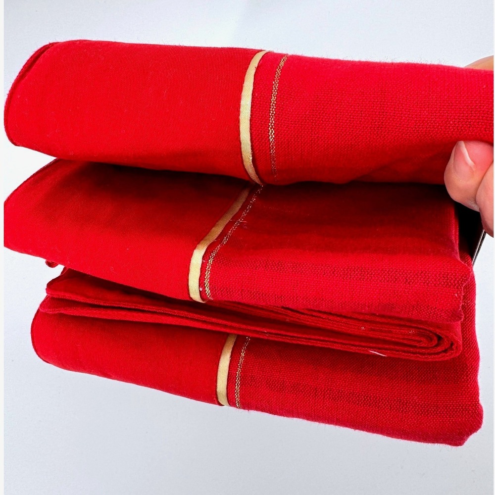 Classic Tidings Red Oblong Tablecloth 60x104 Gold Border Cotton Blend 8-10 Seats - Picture 3 of 4